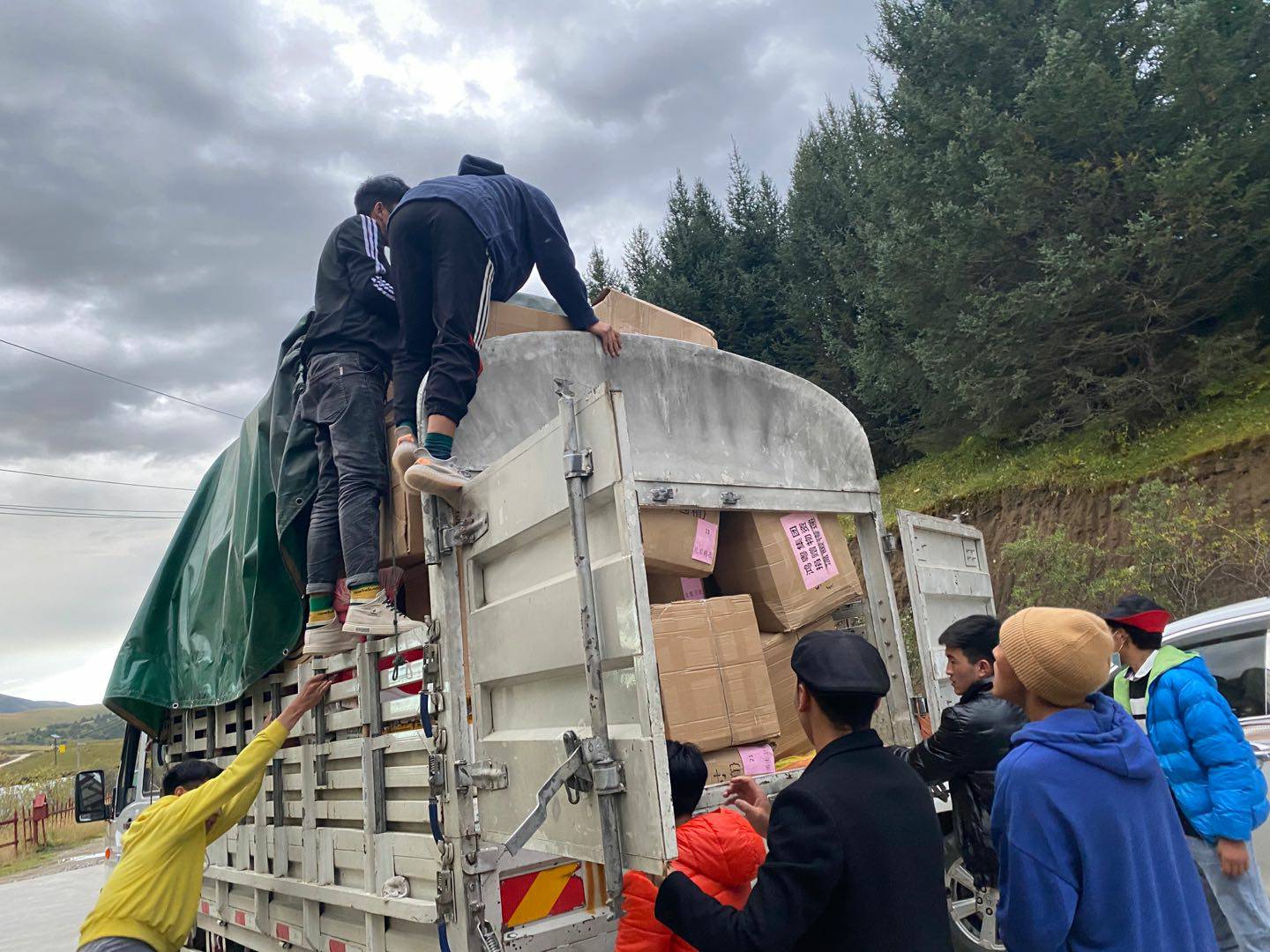 福州健行网络营销策划有限公司公益回顾丨家国同欢月同圆 温暖满载甘孜州(图5)