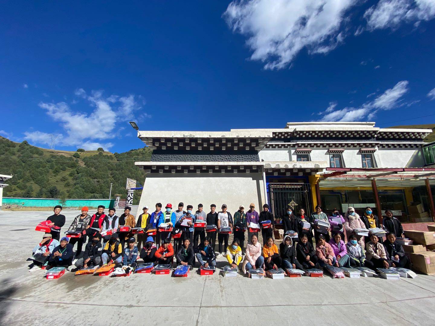 福州健行网络营销策划有限公司公益回顾丨家国同欢月同圆 温暖满载甘孜州(图8)